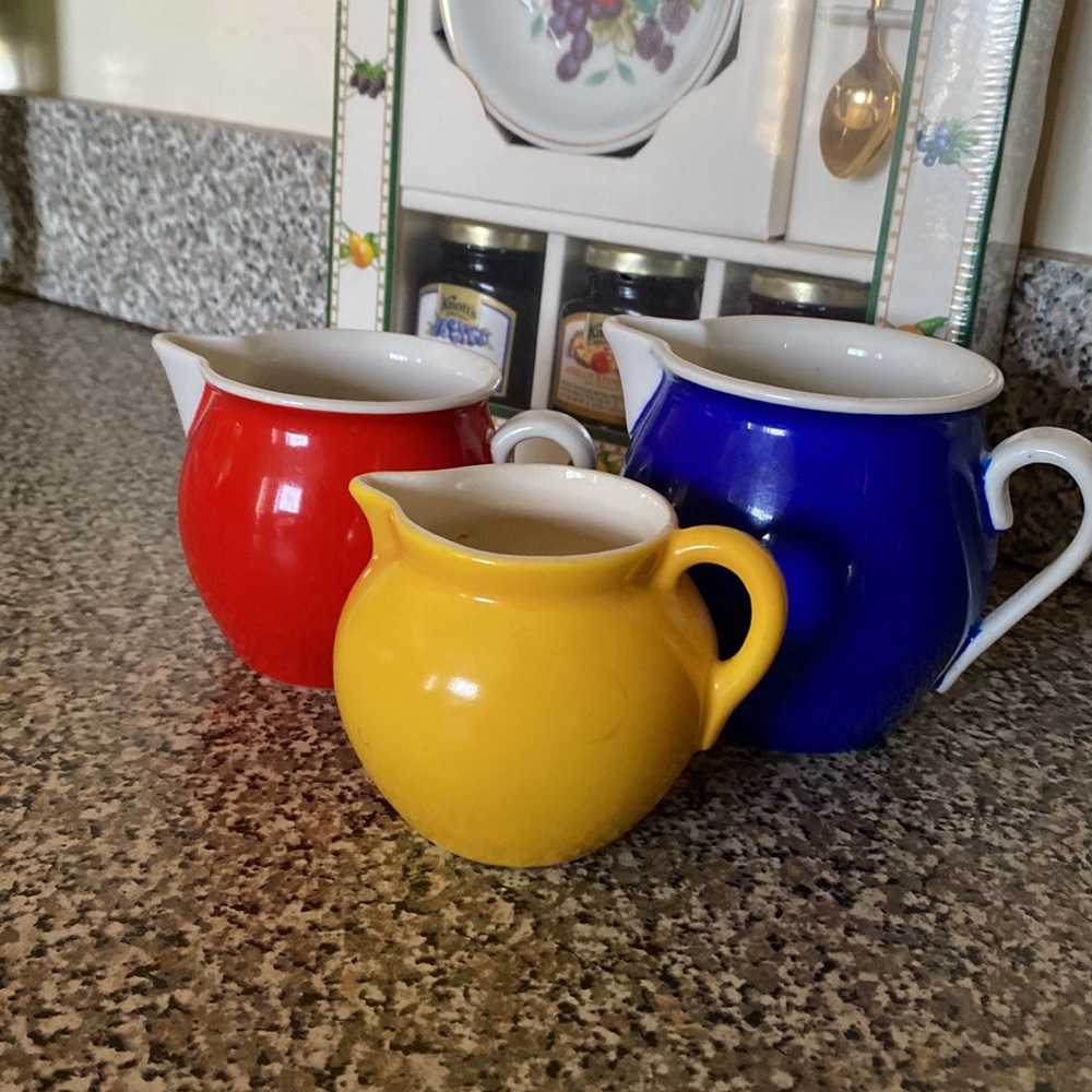 erphila czechoslovakia Red And White Blue & white yellow & white pitcher - Picture 2 of 5